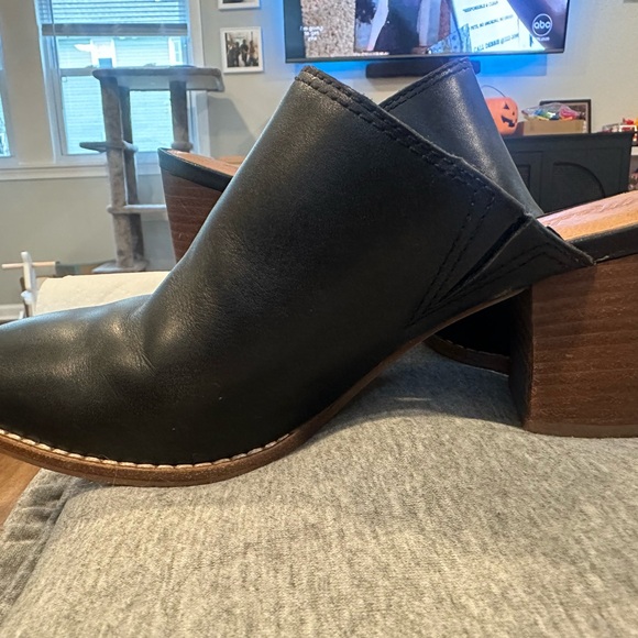 Madewell Black Leather Mules with Wooden Heel - Picture 2 of 6